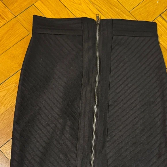 H&M Classic Black Pencil Skirt - Picture 5 of 8